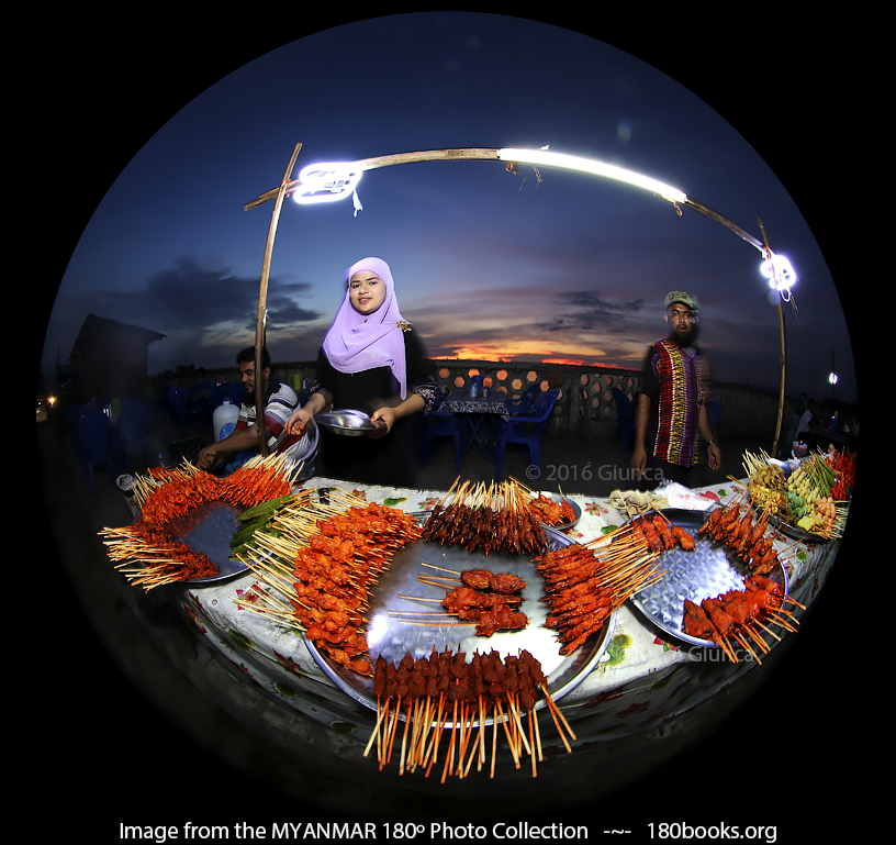 Image of a Satay stall next to the Thanlwin River