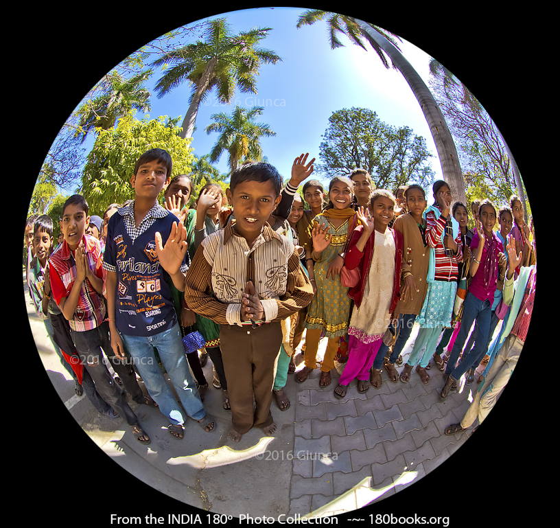 Image of Children on a field trip in Udaipur, India