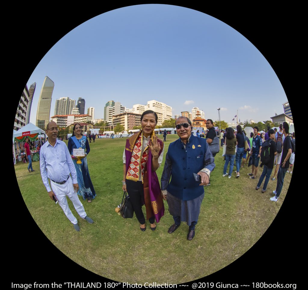 Image of  Ms. Kobkarn Wattanavrangkul and Mr. Susheel Kumar Saraff, President VHP Thailand