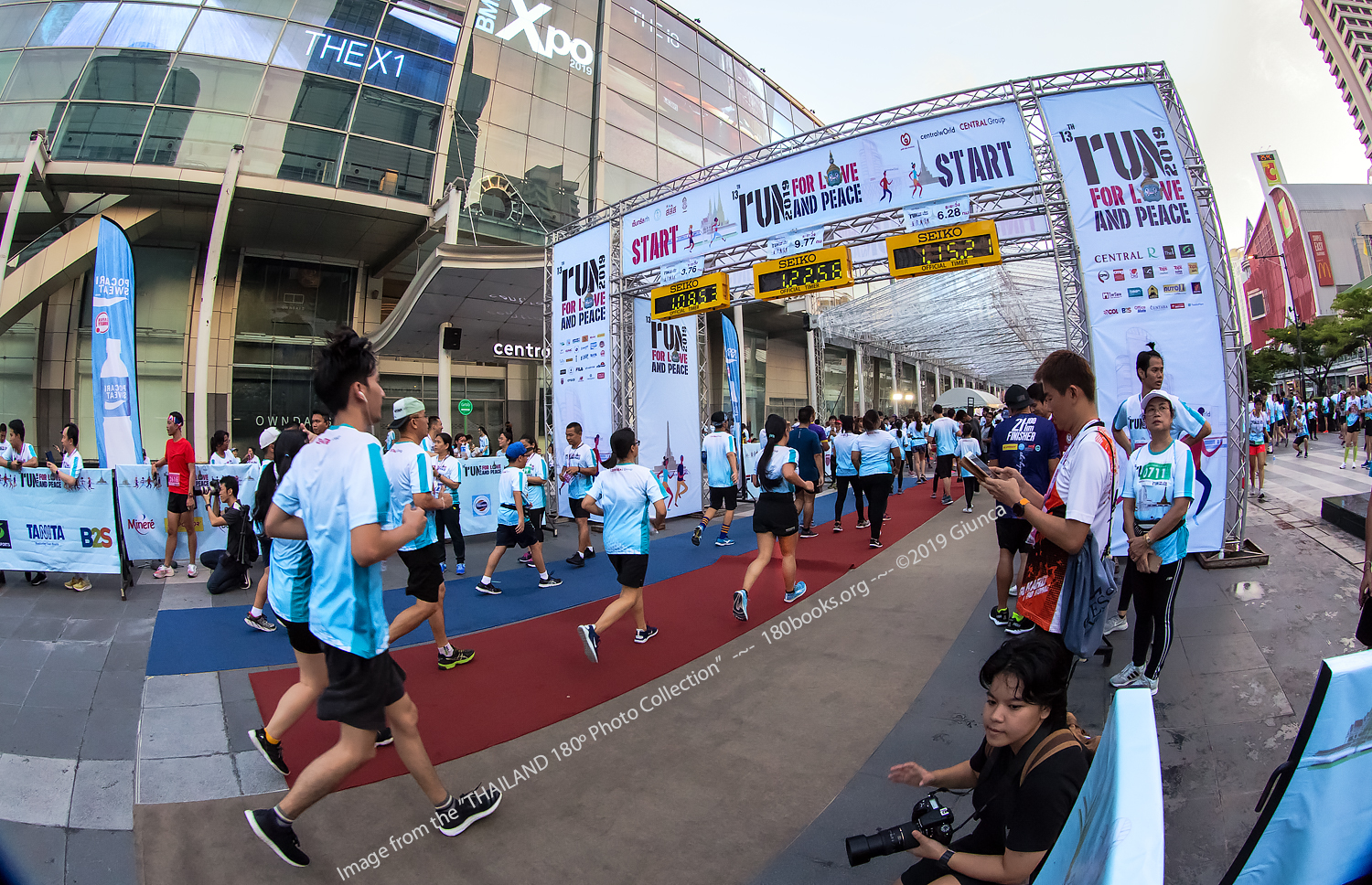 Image of Fon sprints towards the finish line